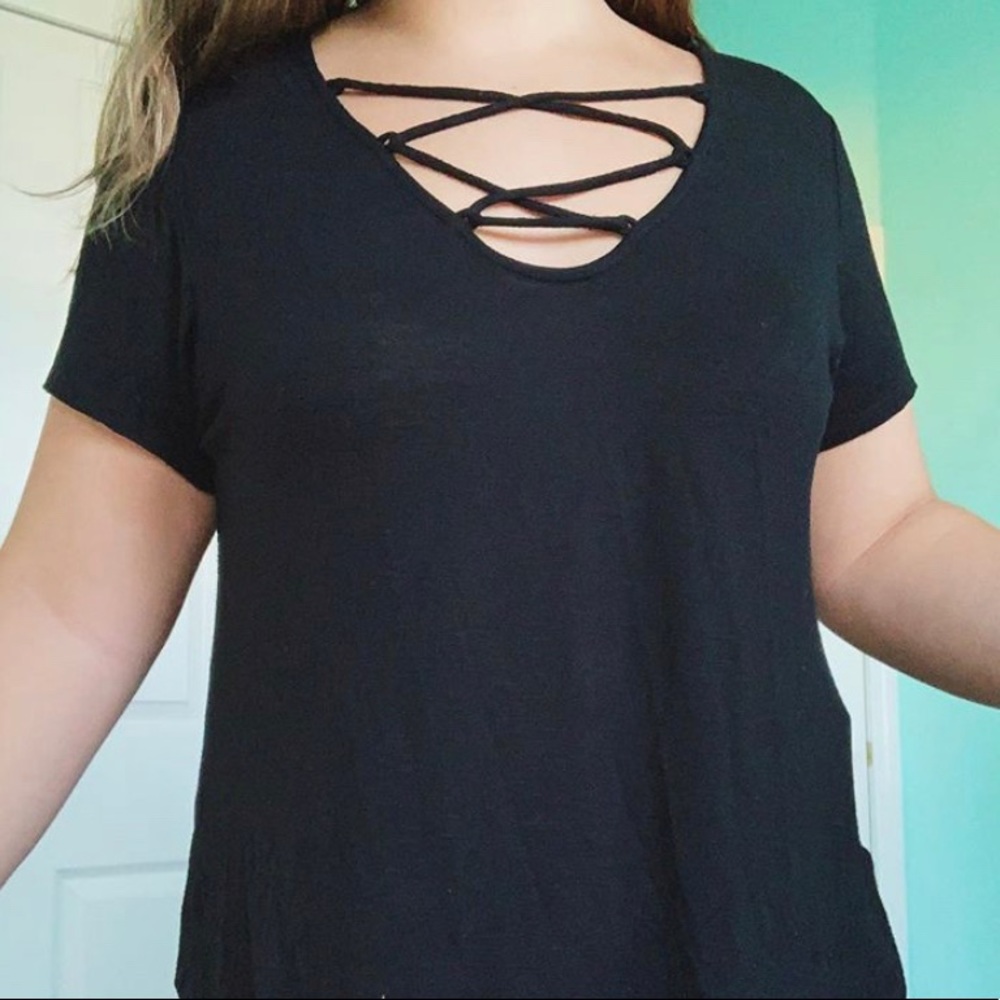 BLACK FLOWY CRISS CROSS SHIRT